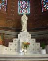 statue