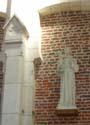 statue