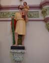 statue